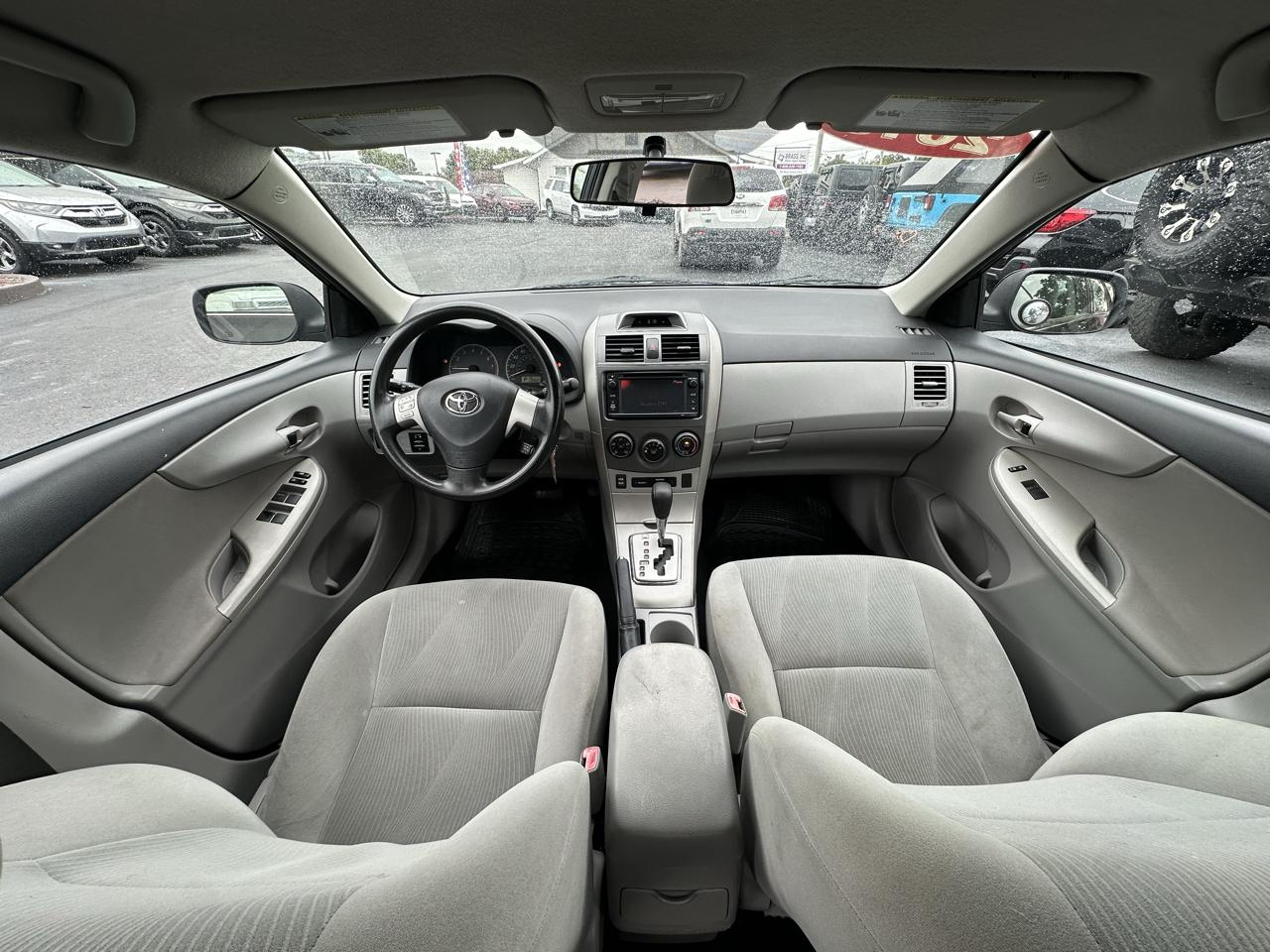 Toyota Corolla 4dr Sdn CVT LE (Natl) 2013