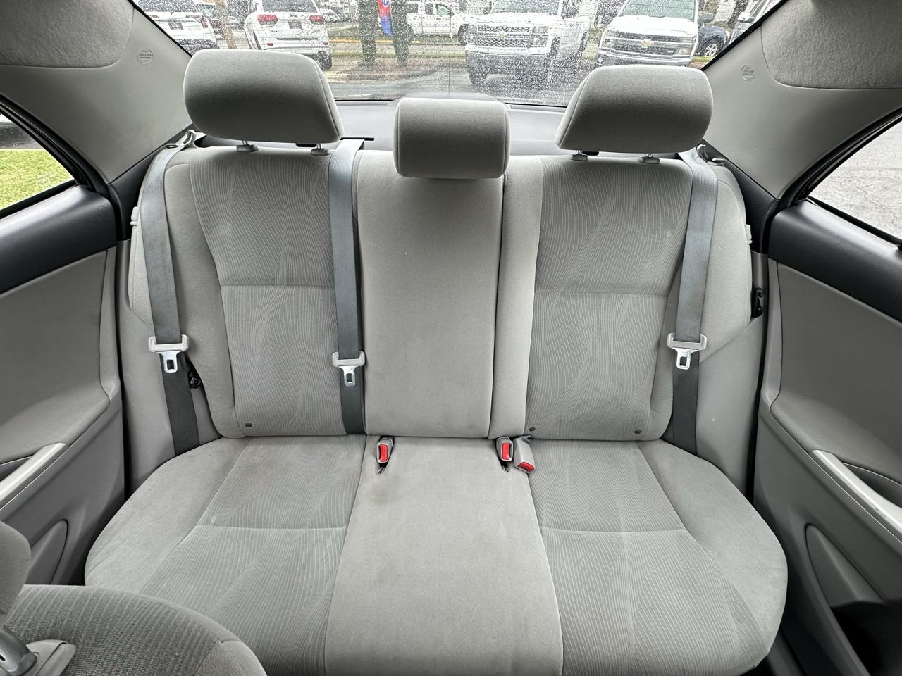 Toyota Corolla 4dr Sdn CVT LE (Natl) 2013