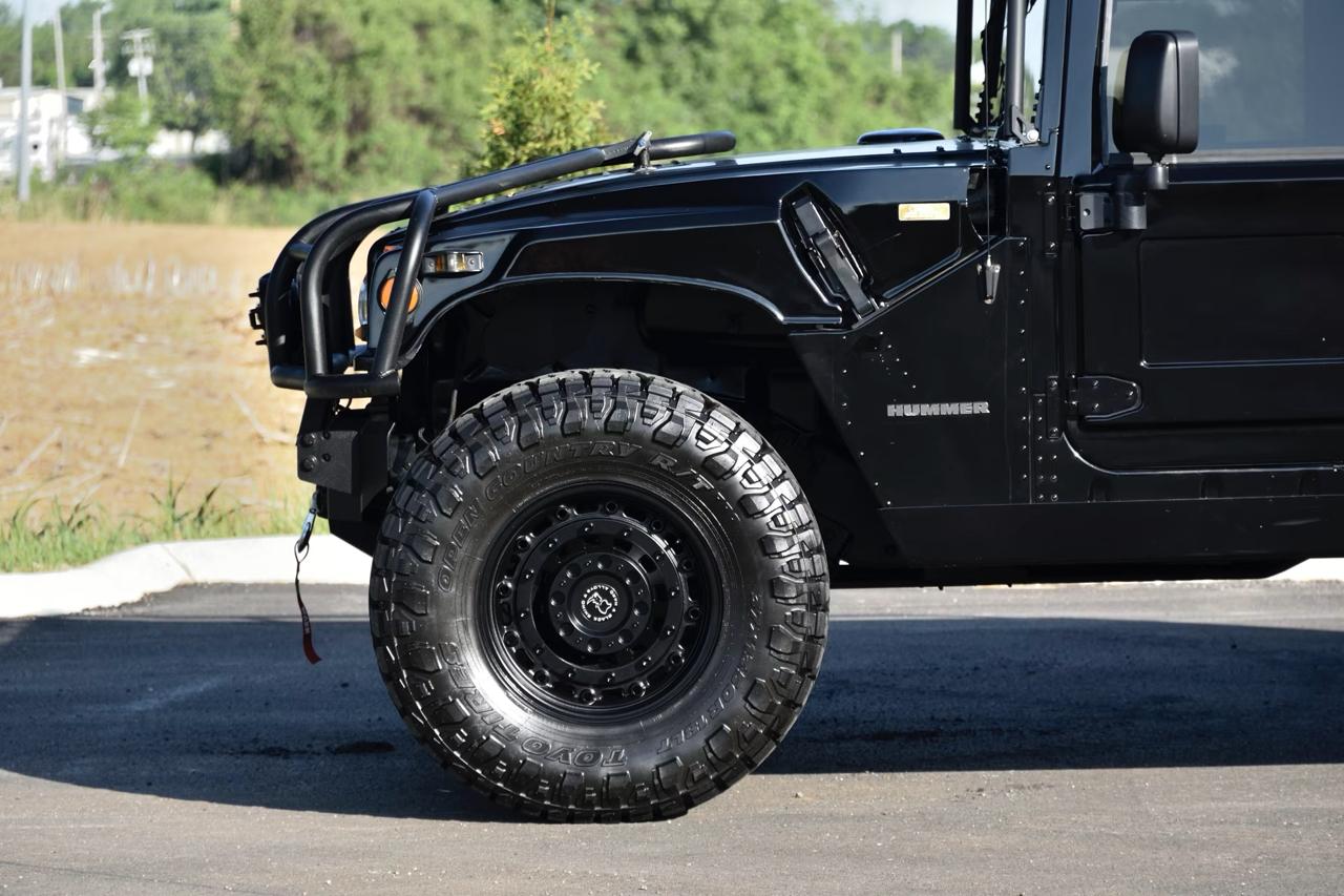 AM General Hummer 4-Passenger Wgn Enclosed 1996