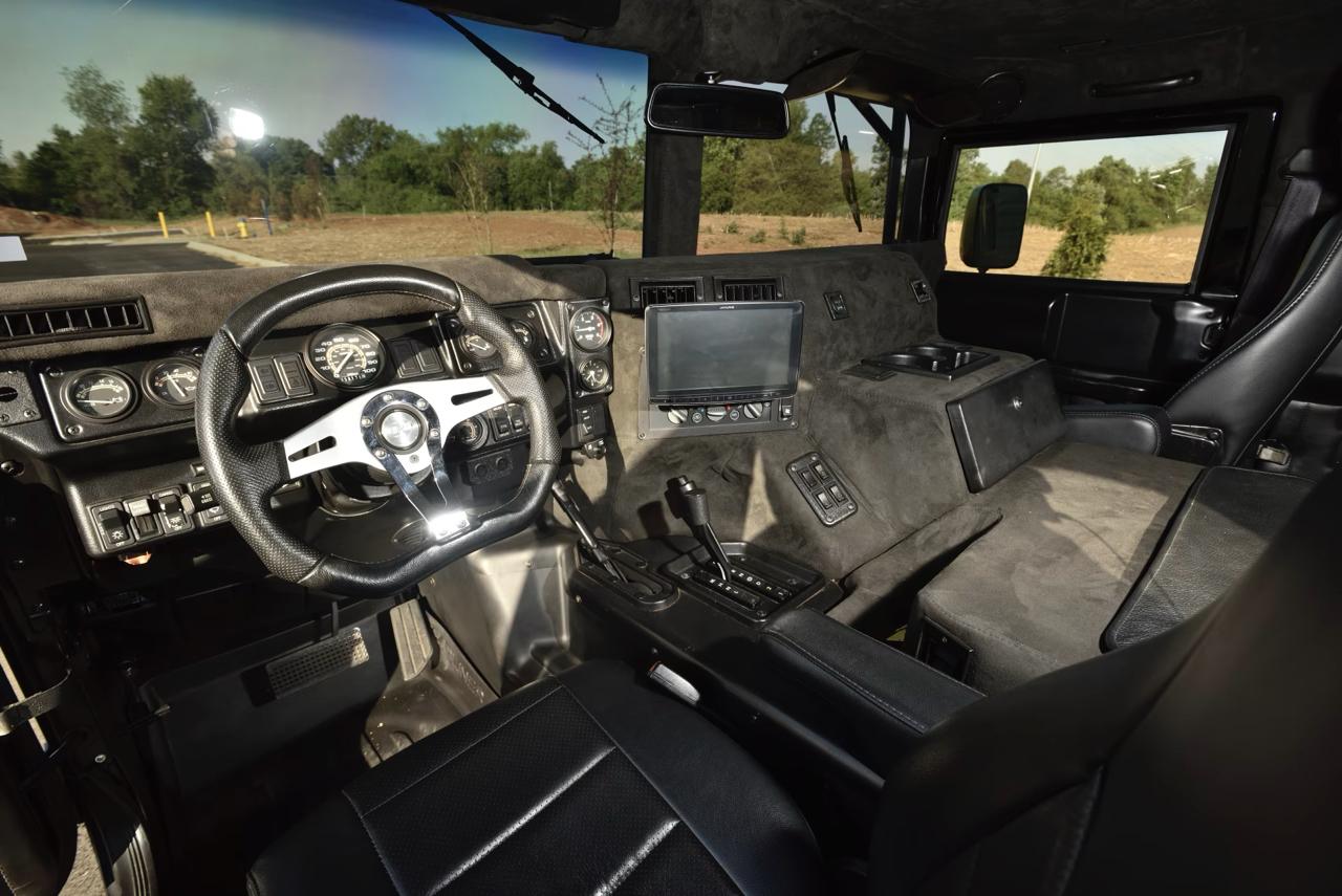 AM General Hummer 4-Passenger Wgn Enclosed 1996