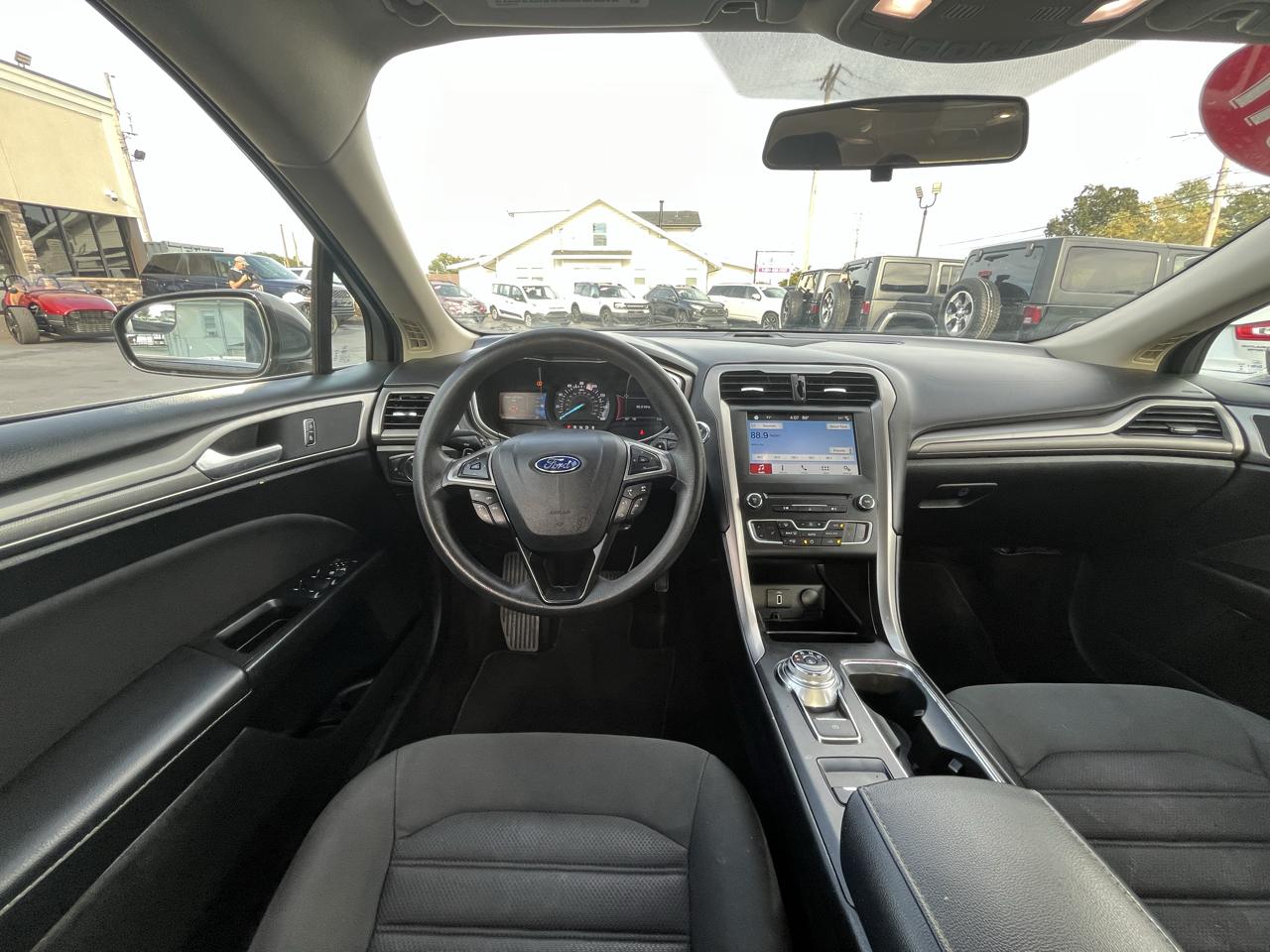Ford Fusion SE FWD 2017