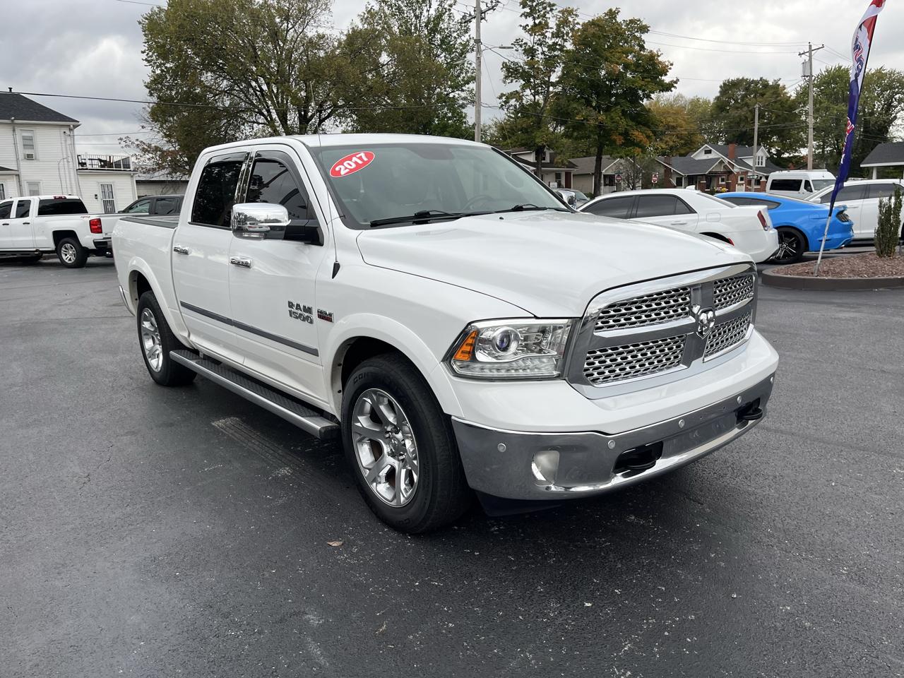 RAM 1500 Laramie 4x4 Crew Cab 5'7" Box 2017