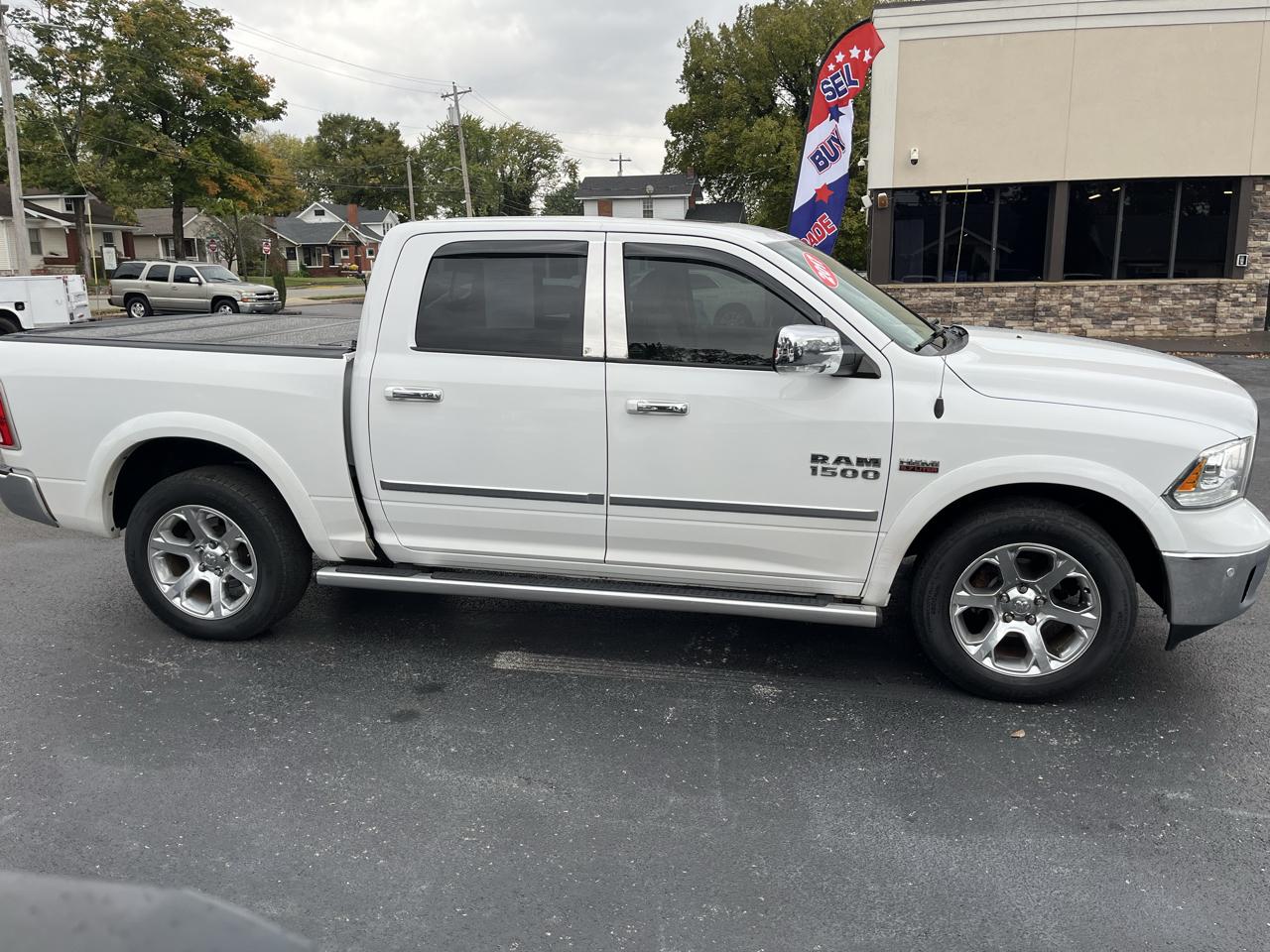 RAM 1500 Laramie 4x4 Crew Cab 5'7" Box 2017