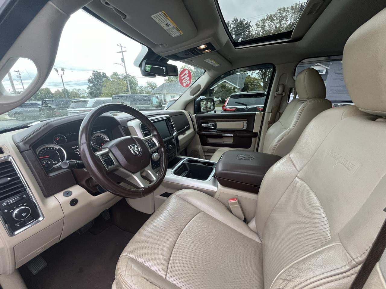 RAM 1500 Laramie 4x4 Crew Cab 5'7" Box 2017