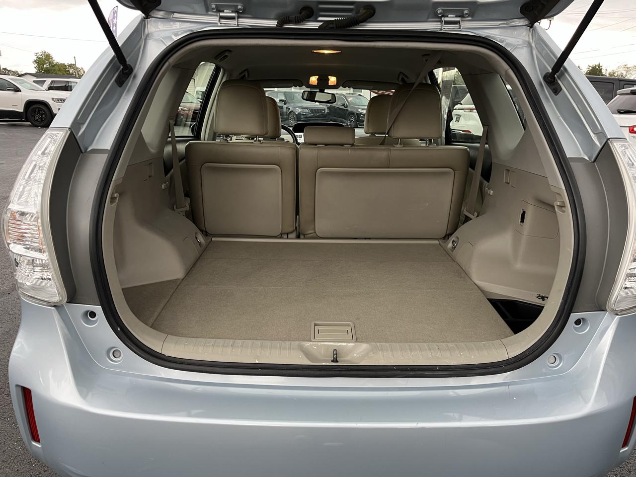 Toyota Prius V 5dr Wgn Three (Natl) 2012