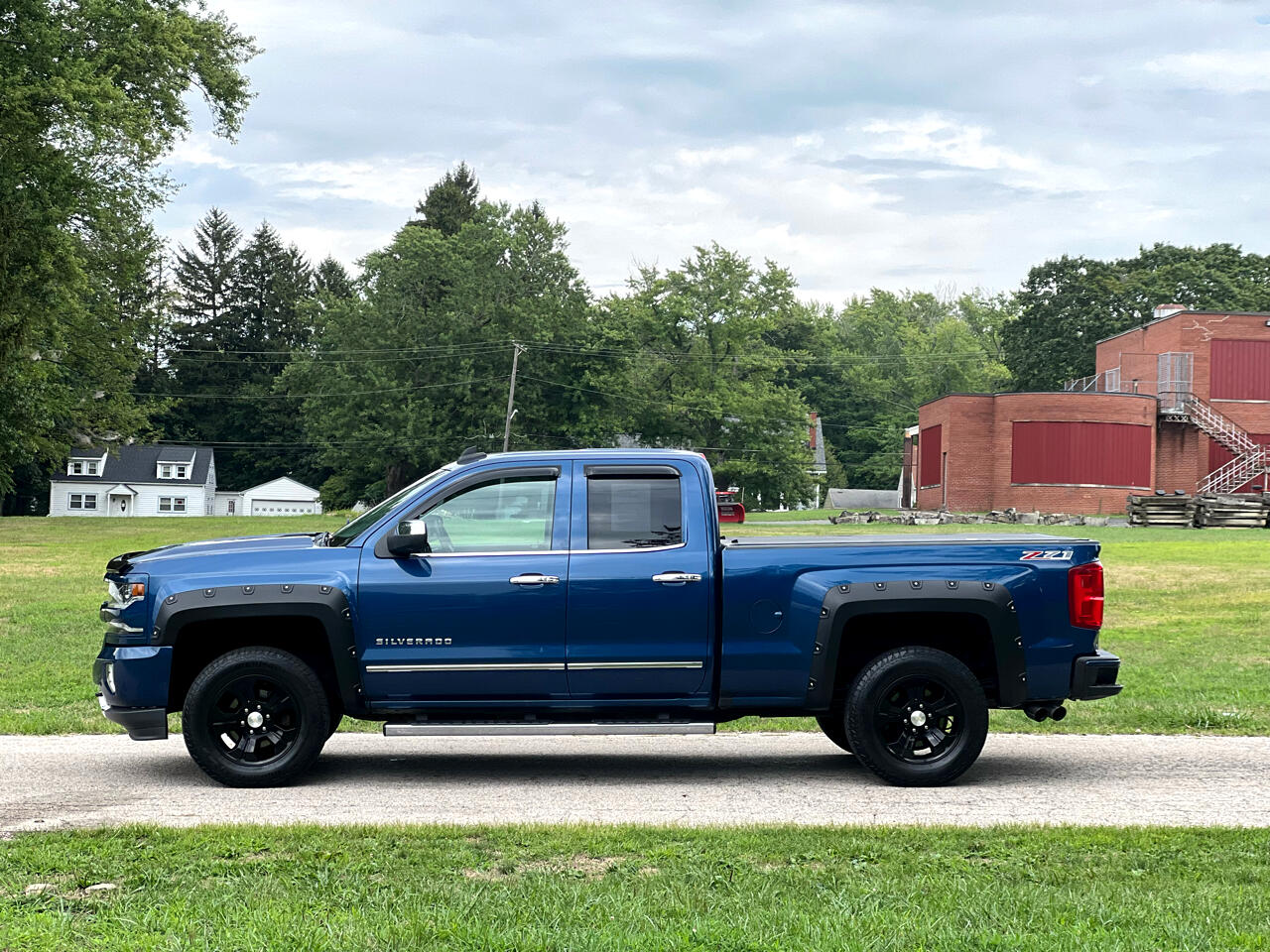 Chevrolet Silverado 1500 LTZ Double Cab Short Box 4WD 2017 Chevrolet Silverado 1500 LTZ Double Cab Short Box 4WD 2017