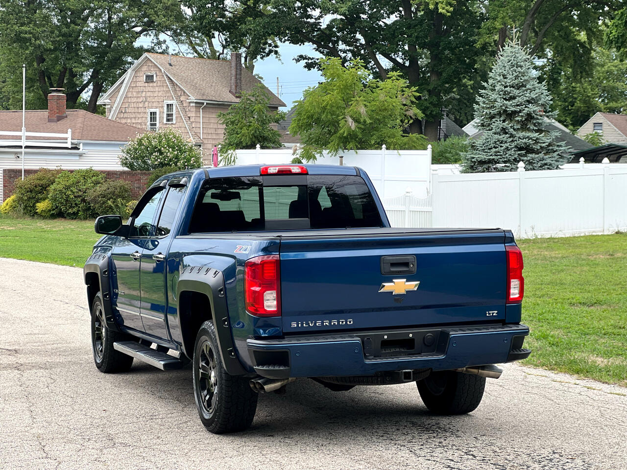 Chevrolet Silverado 1500 LTZ Double Cab Short Box 4WD 2017 Chevrolet Silverado 1500 LTZ Double Cab Short Box 4WD 2017