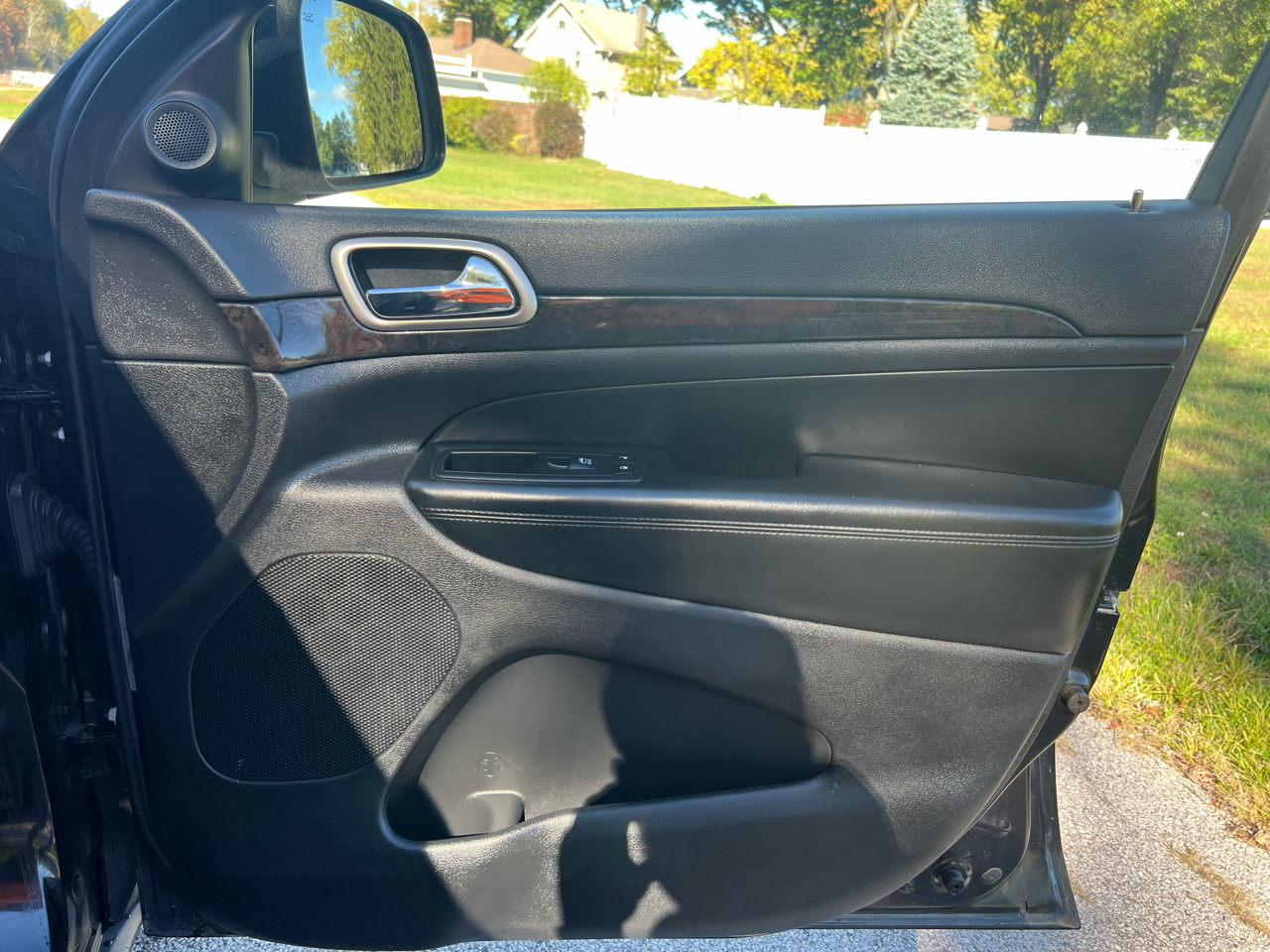 Jeep Grand Cherokee Laredo 4WD 2012 Jeep Grand Cherokee Laredo 4WD 2012
