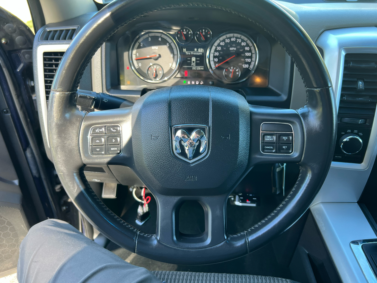 RAM 1500 SLT Quad Cab 4WD 2012 RAM 1500 SLT Quad Cab 4WD 2012