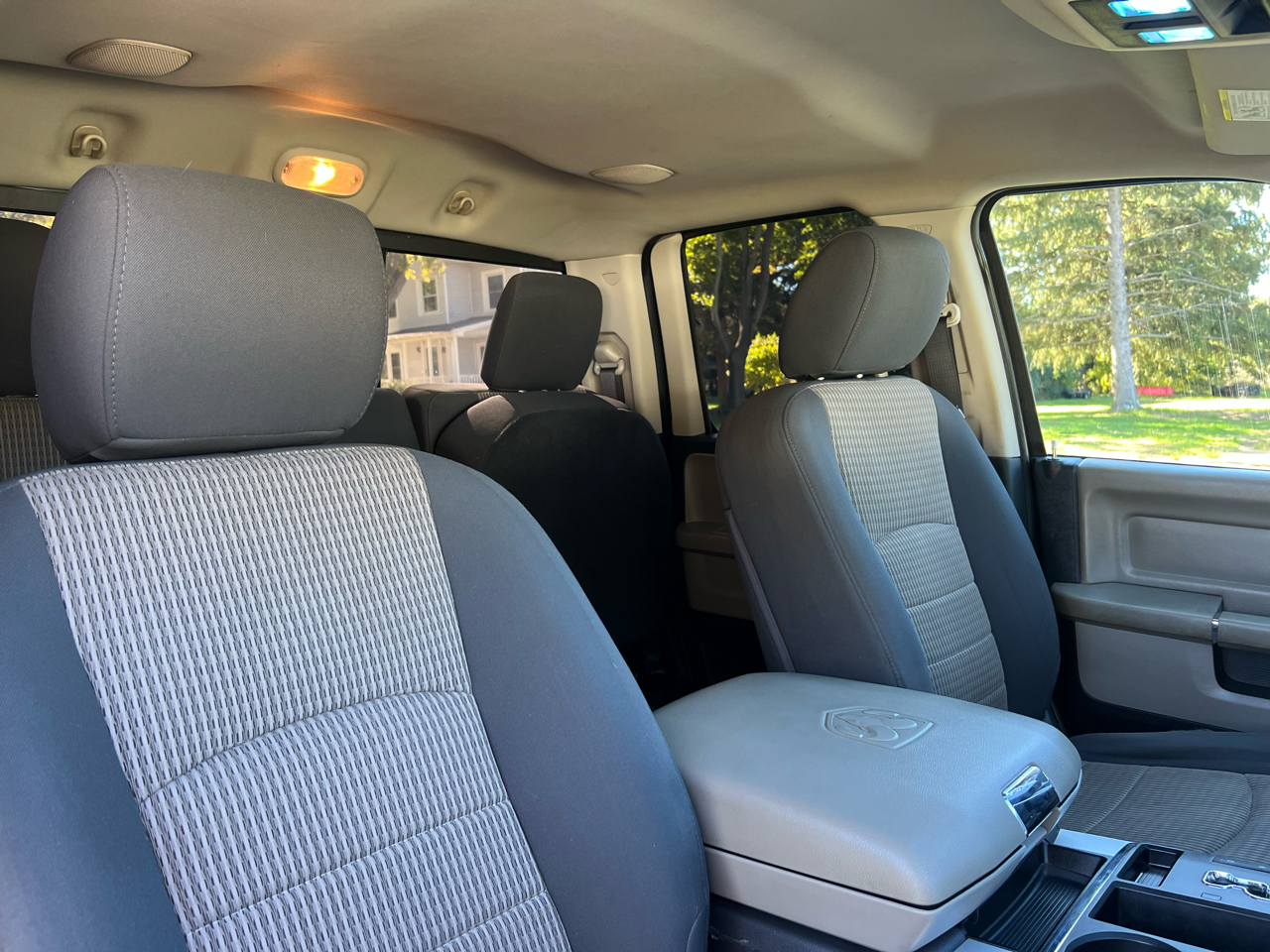 RAM 1500 SLT Quad Cab 4WD 2012 RAM 1500 SLT Quad Cab 4WD 2012