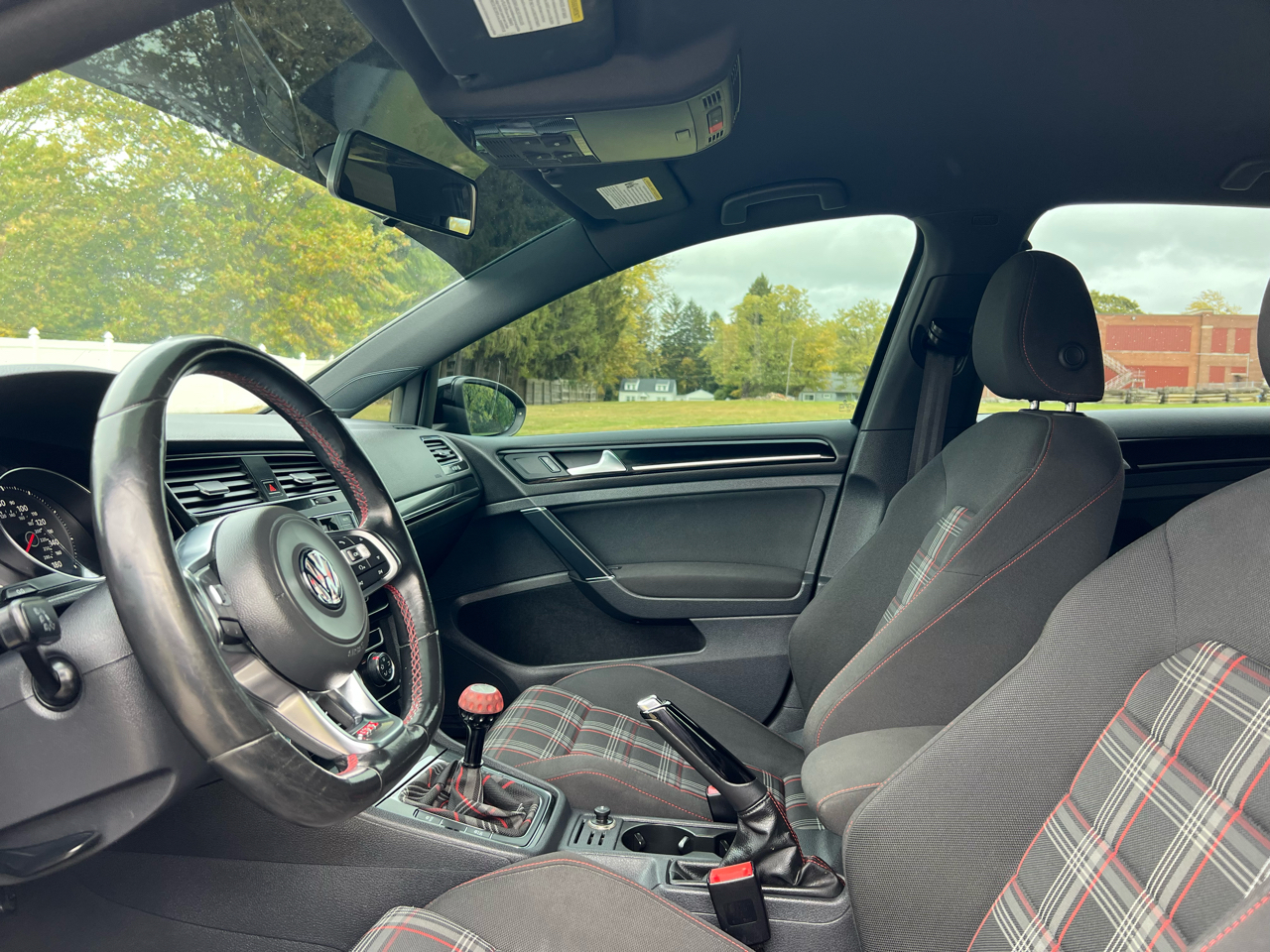 Volkswagen GTI S 6M 4-Door 2015 Volkswagen GTI S 6M 4-Door 2015