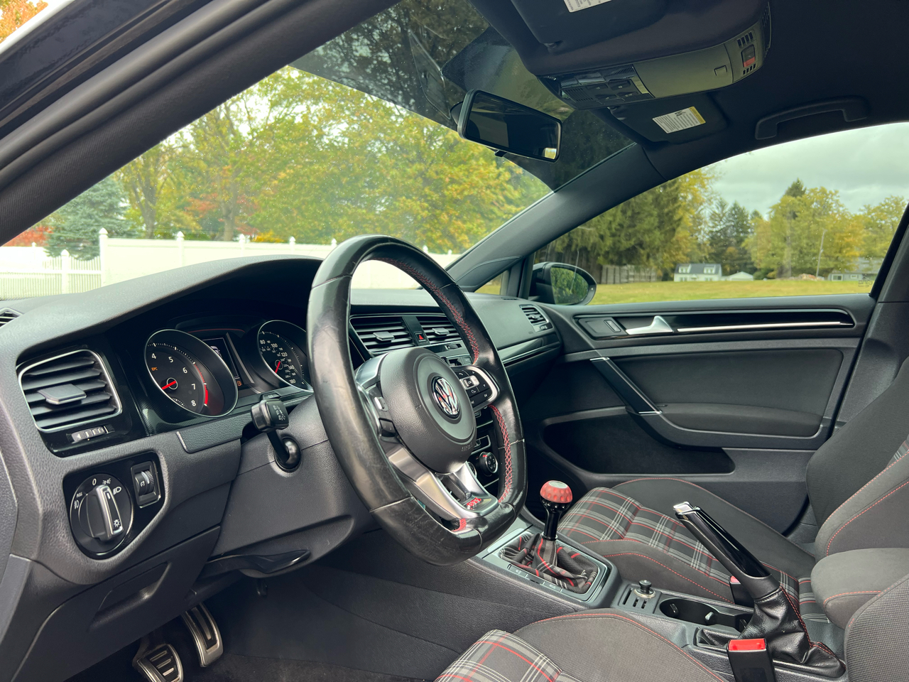 Volkswagen GTI S 6M 4-Door 2015 Volkswagen GTI S 6M 4-Door 2015