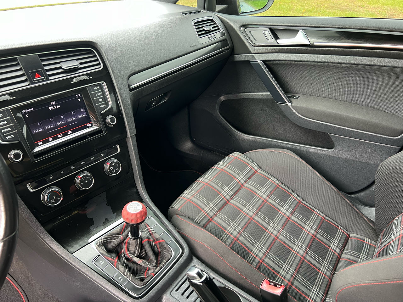 Volkswagen GTI S 6M 4-Door 2015 Volkswagen GTI S 6M 4-Door 2015