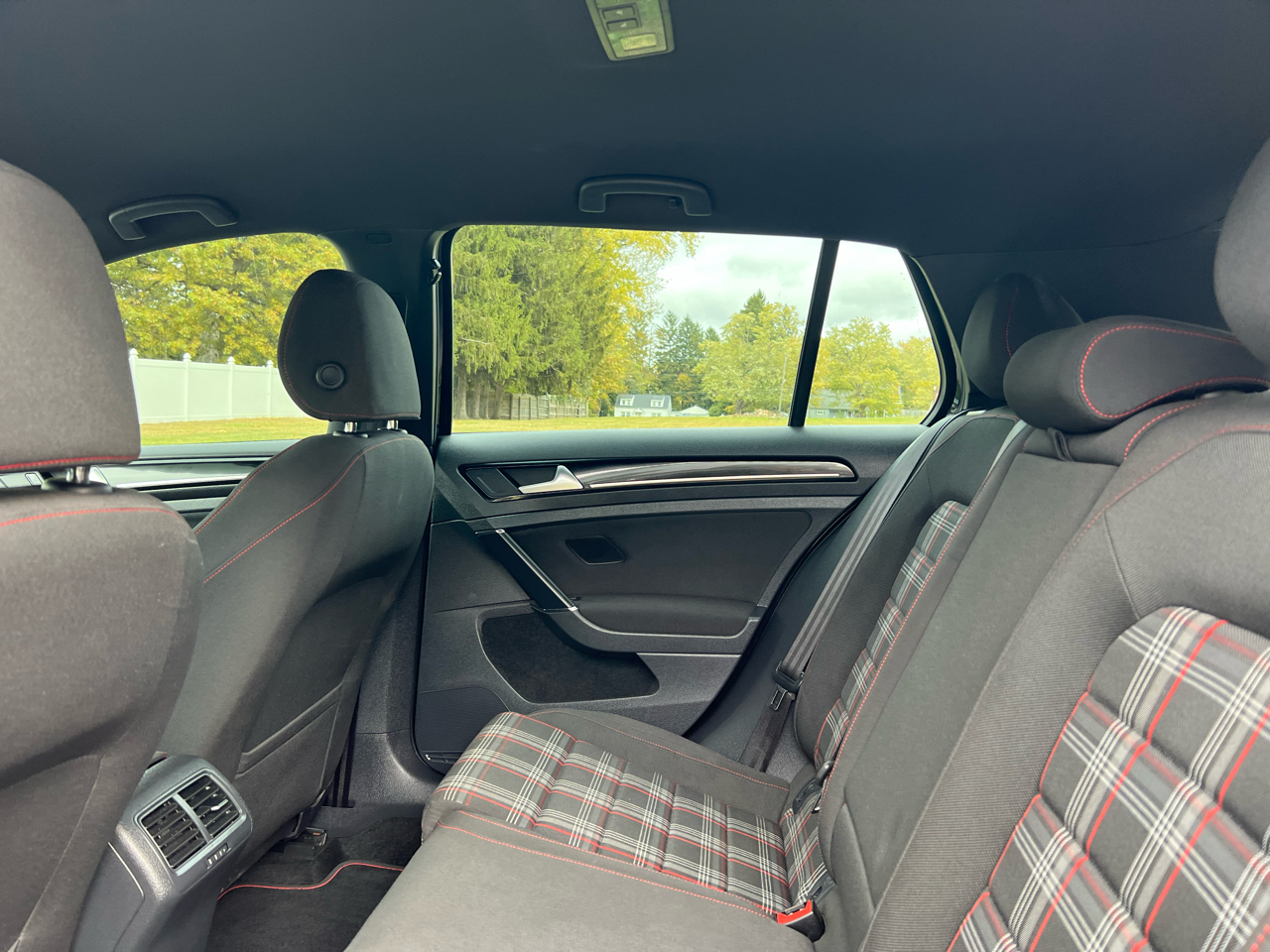 Volkswagen GTI S 6M 4-Door 2015 Volkswagen GTI S 6M 4-Door 2015