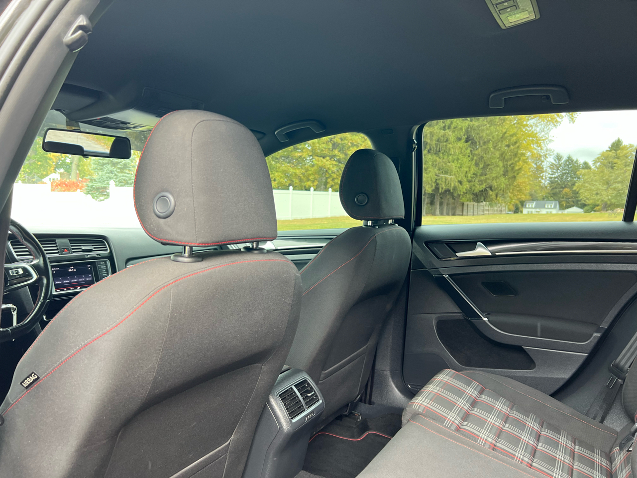 Volkswagen GTI S 6M 4-Door 2015 Volkswagen GTI S 6M 4-Door 2015