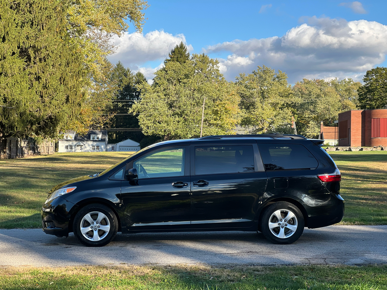 Toyota Sienna LE FWD 8-Passenger V6 2015 Toyota Sienna LE FWD 8-Passenger V6 2015
