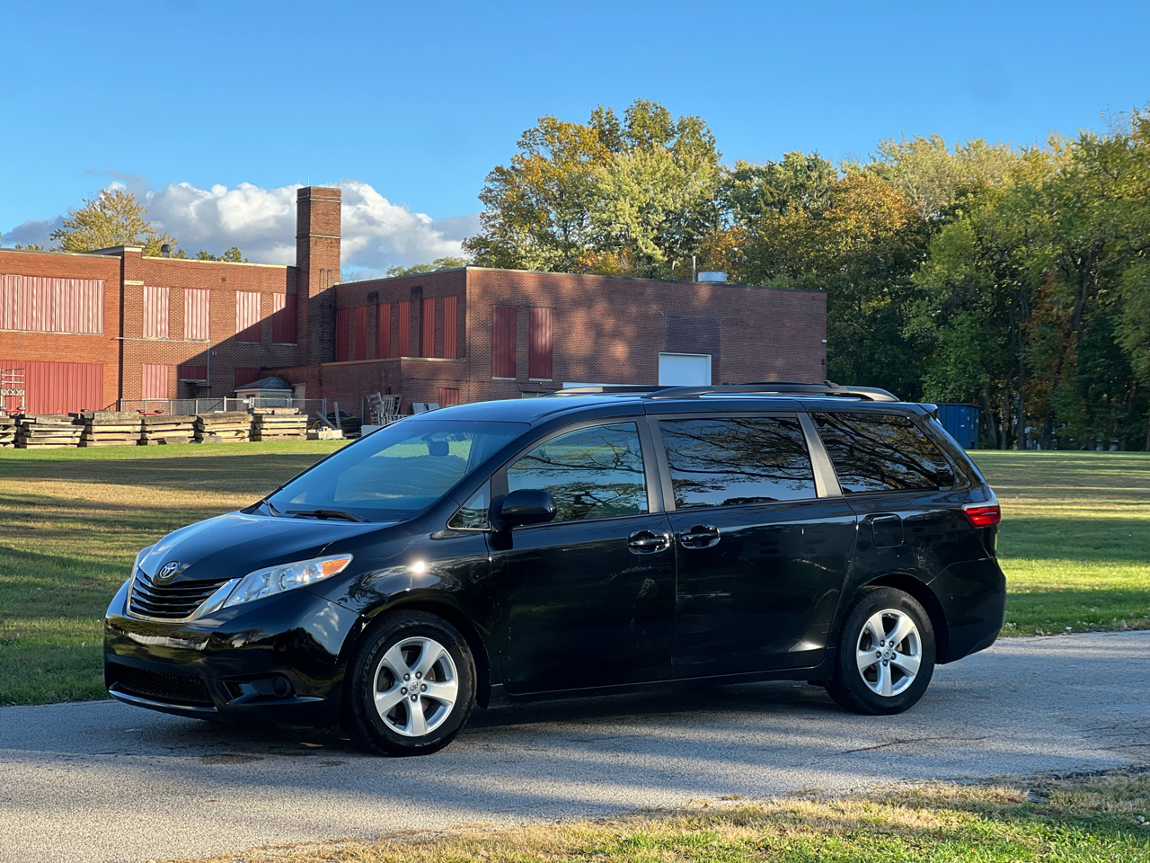 Toyota Sienna LE FWD 8-Passenger V6 2015 Toyota Sienna LE FWD 8-Passenger V6 2015