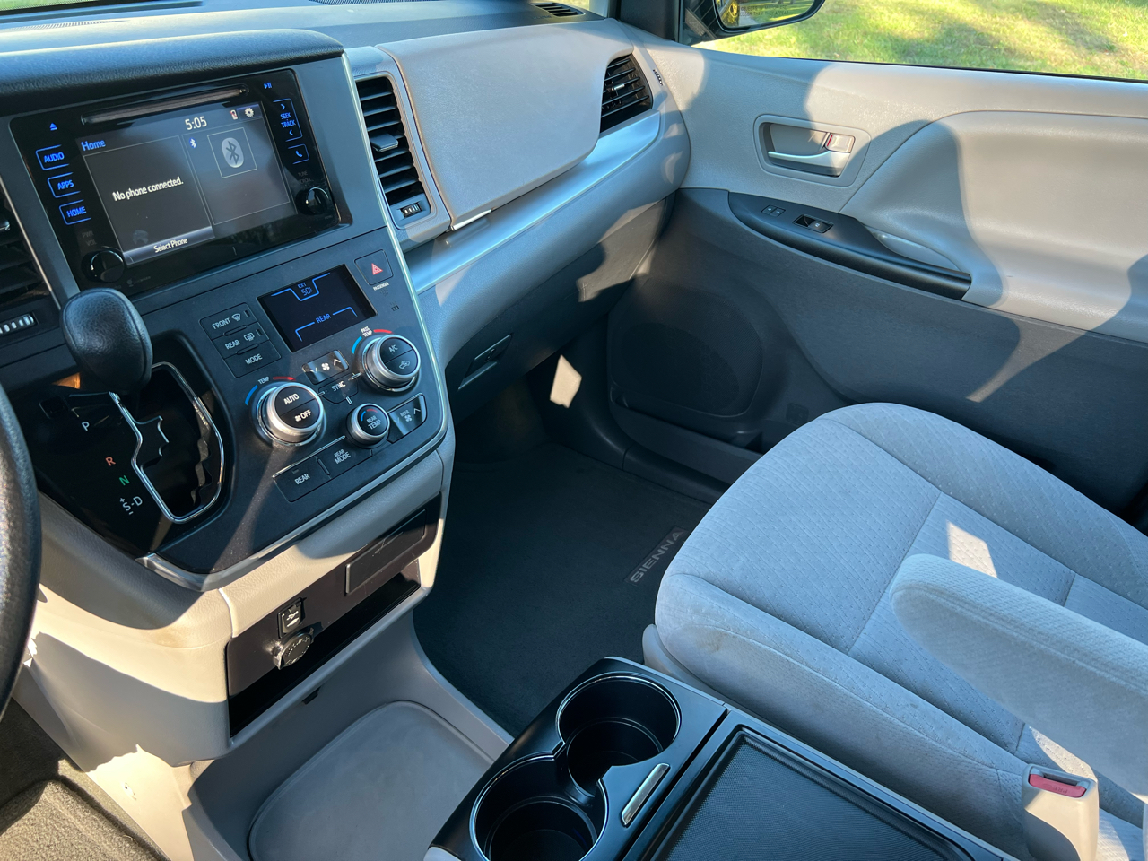 Toyota Sienna LE FWD 8-Passenger V6 2015 Toyota Sienna LE FWD 8-Passenger V6 2015