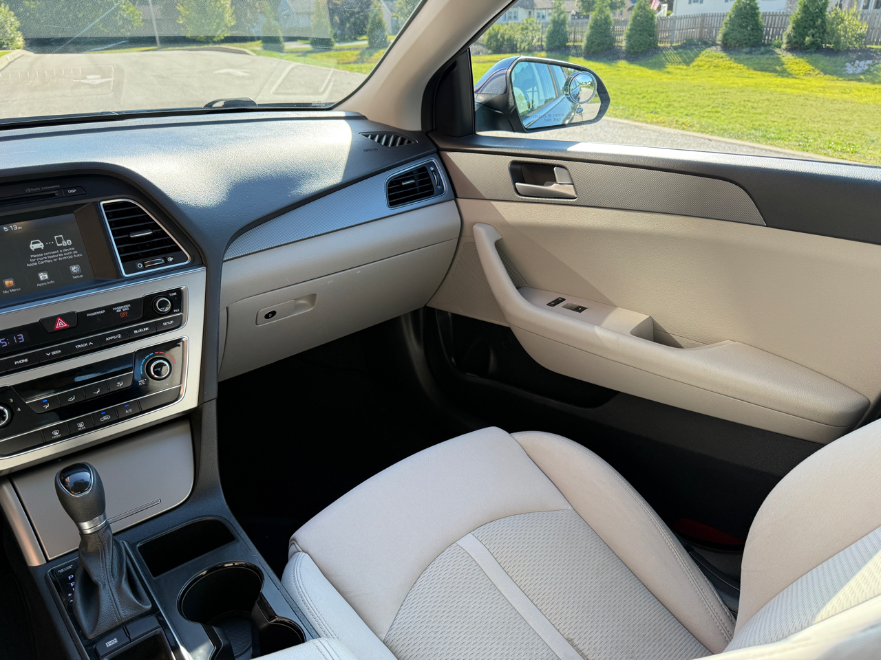 2017 Hyundai Sonata Base photo 4