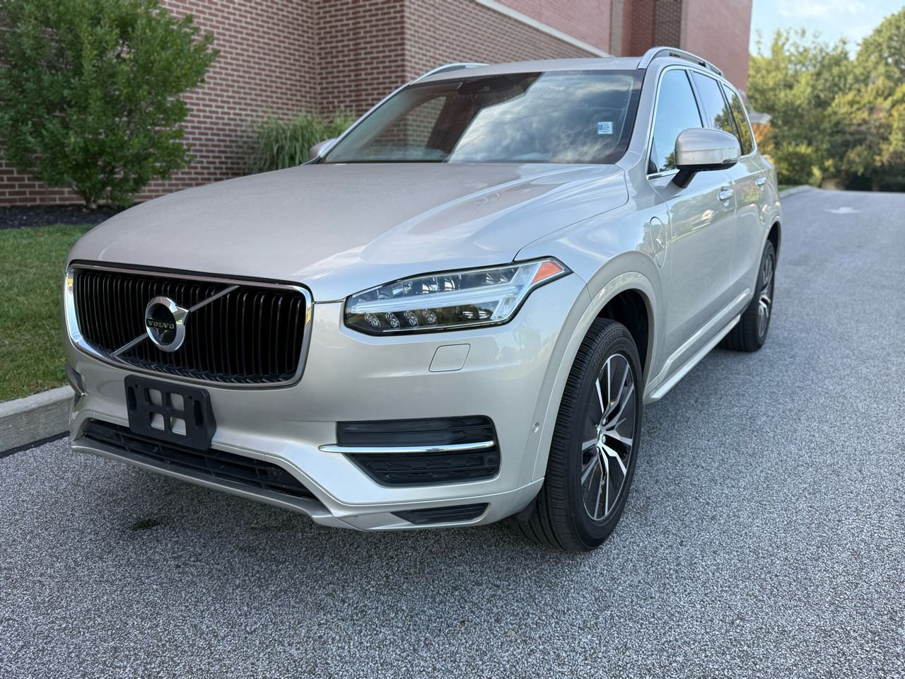 2016 Volvo XC90 T8 Momentum photo 2