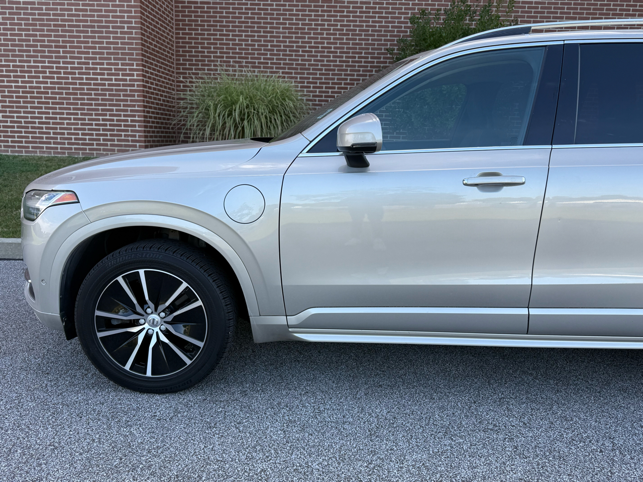 2016 Volvo XC90 T8 Momentum photo 3