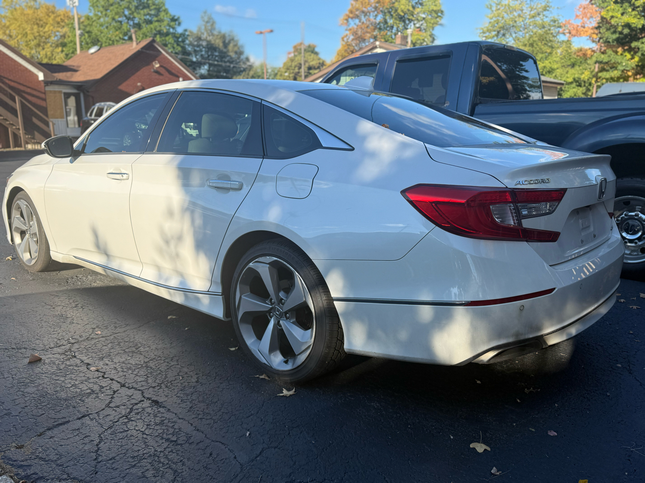 2018 Honda Accord Touring photo 3