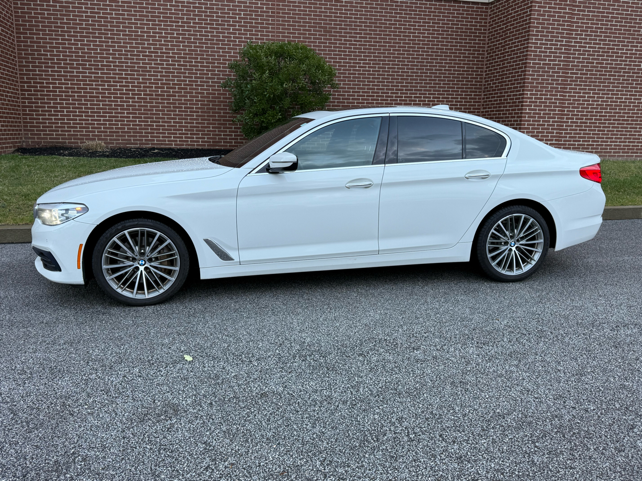 BMW 5-Series  2018 BMW 5-Series  2018