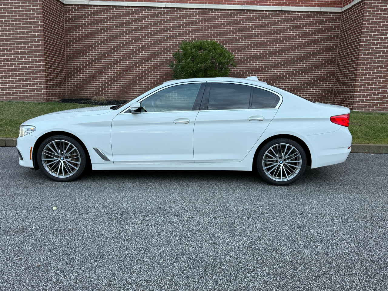 BMW 5-Series  2018 BMW 5-Series  2018