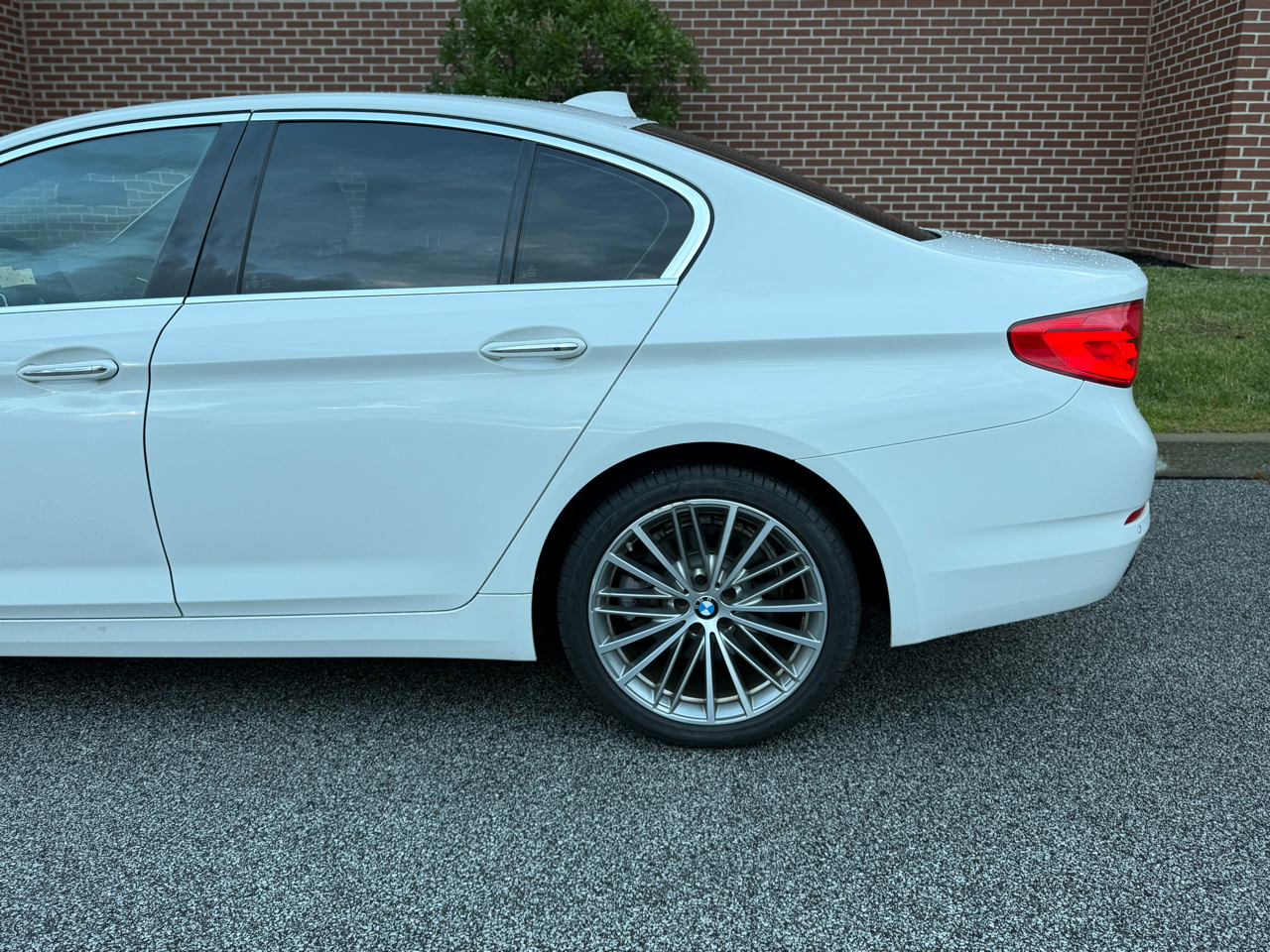 BMW 5-Series  2018 BMW 5-Series  2018