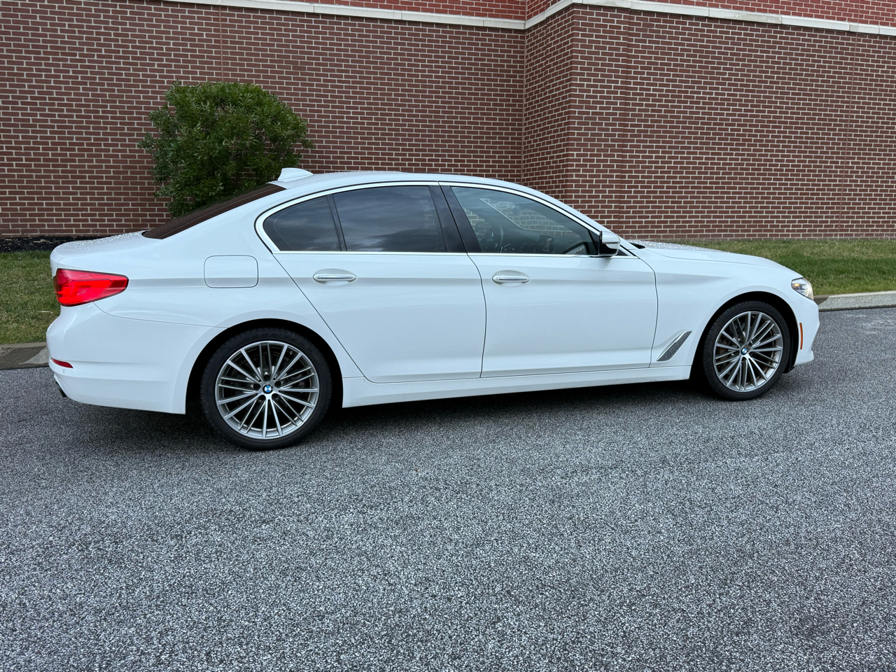 BMW 5-Series  2018 BMW 5-Series  2018