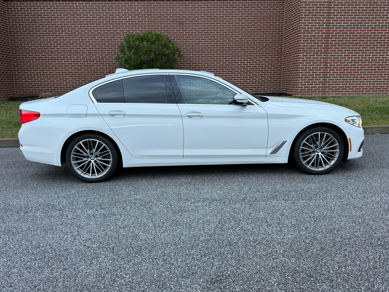 BMW 5-Series  2018 BMW 5-Series  2018