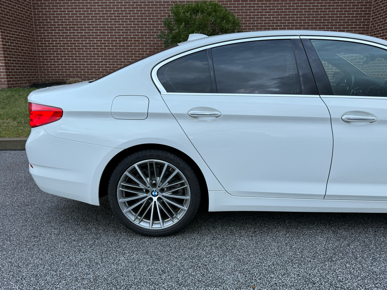 BMW 5-Series  2018 BMW 5-Series  2018