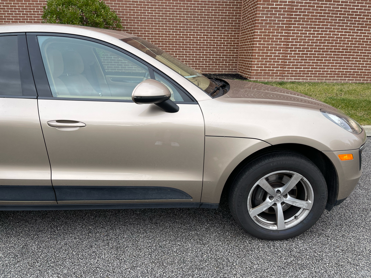 2017 Porsche Macan Base photo 4