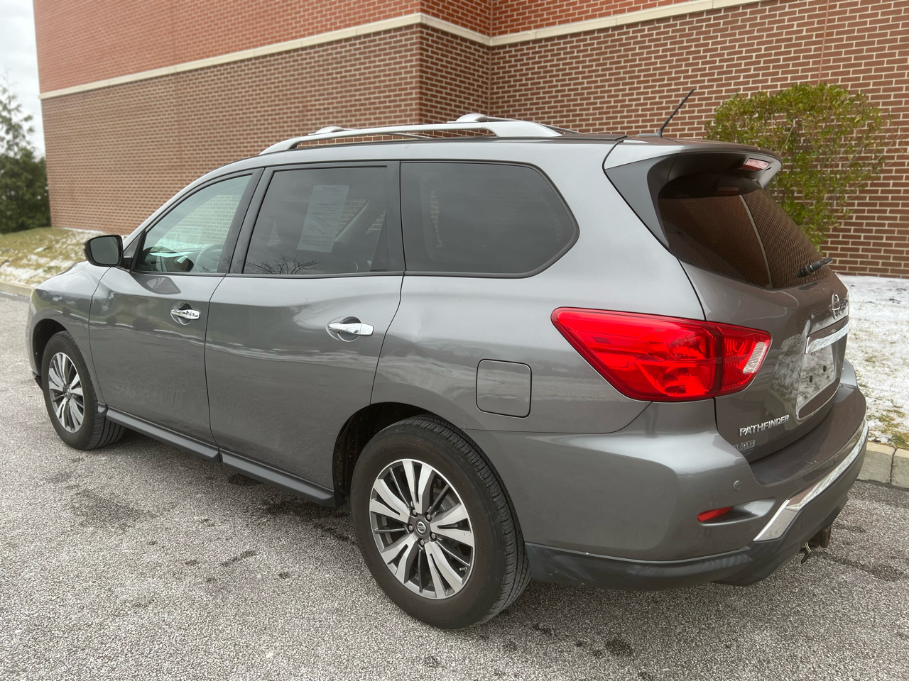 2017 Nissan Pathfinder S photo 4