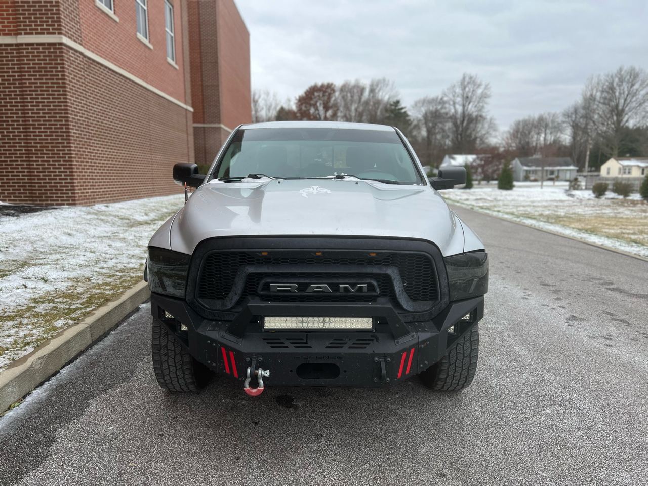 2016 Ram 1500 SLT photo 2