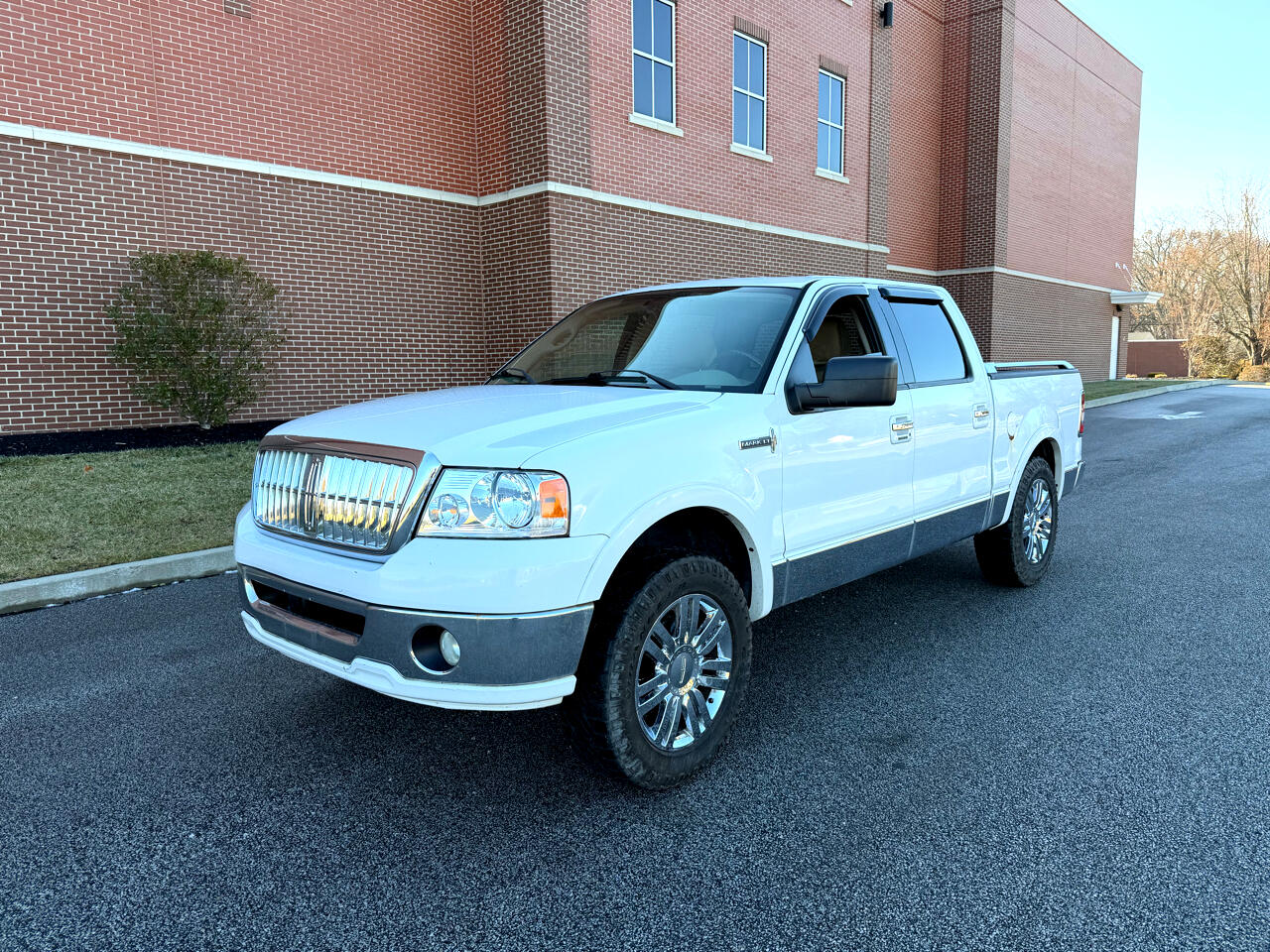 2007 Lincoln Mark LT Base's photo