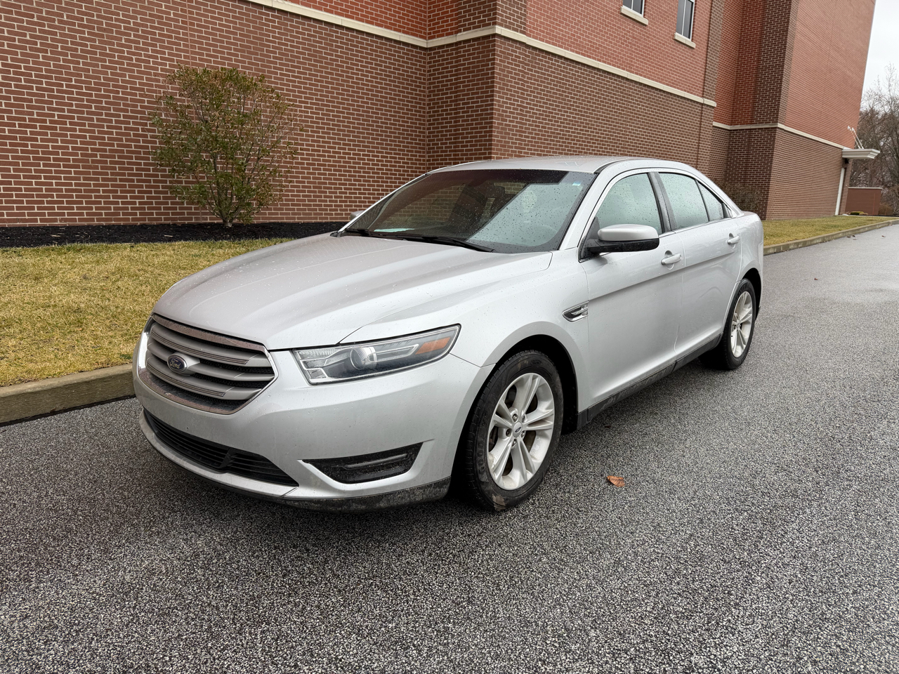 2017 Ford Taurus SEL's photo