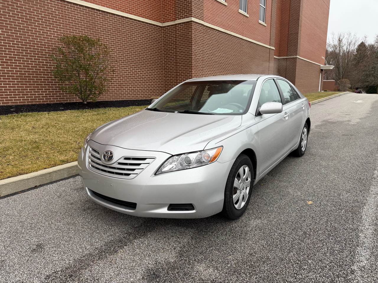 2009 Toyota Camry SE's photo