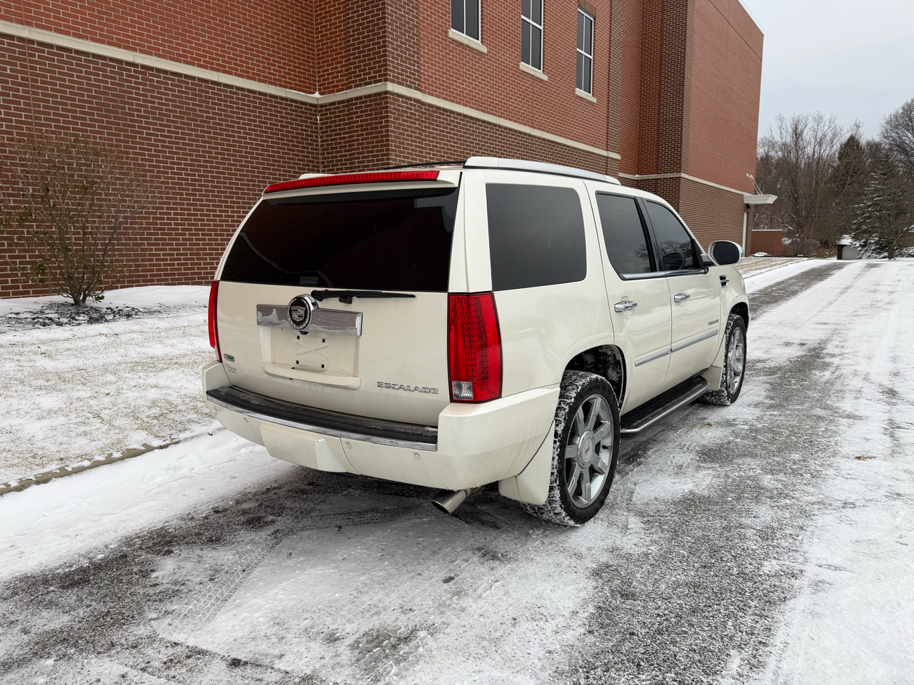 Cadillac Escalade  2011