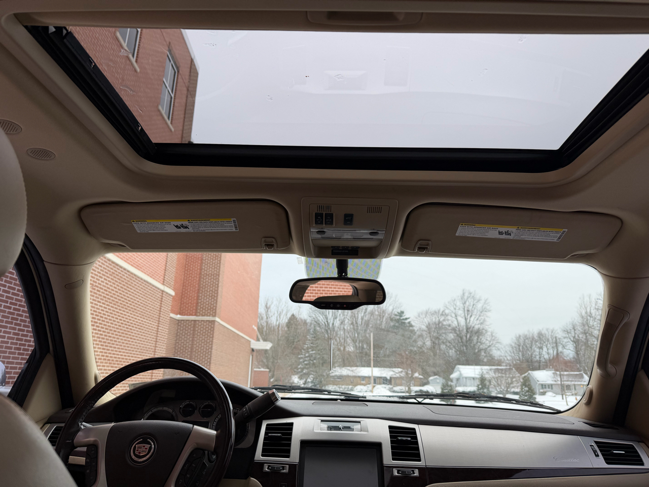 Cadillac Escalade  2011