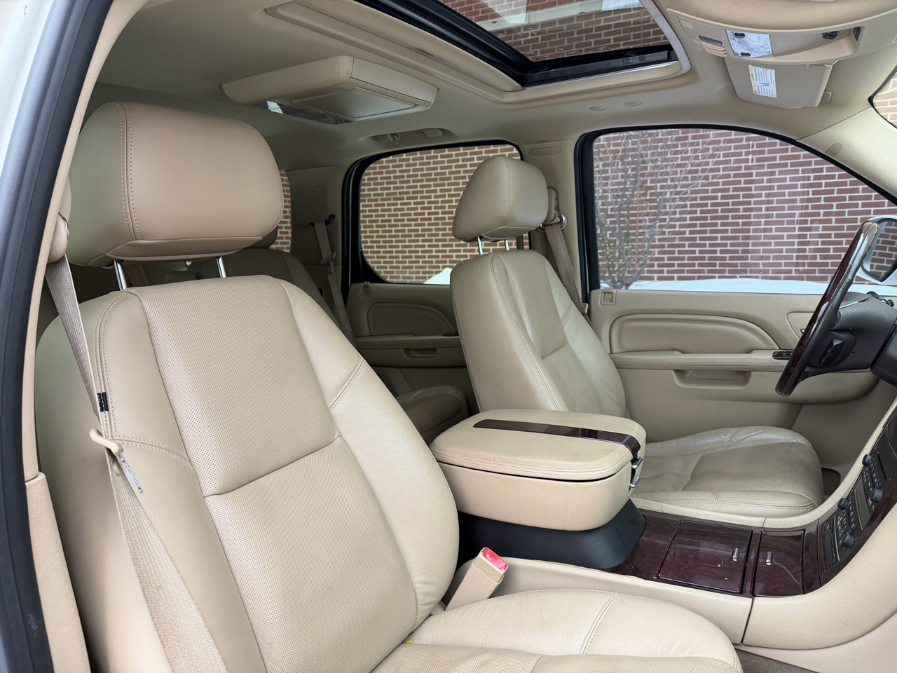 Cadillac Escalade  2011