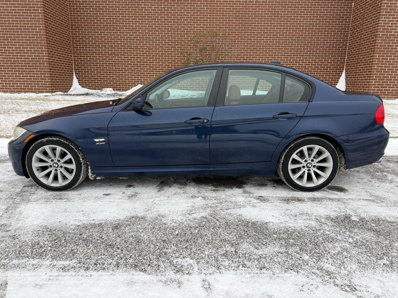 BMW 3-Series  2011
