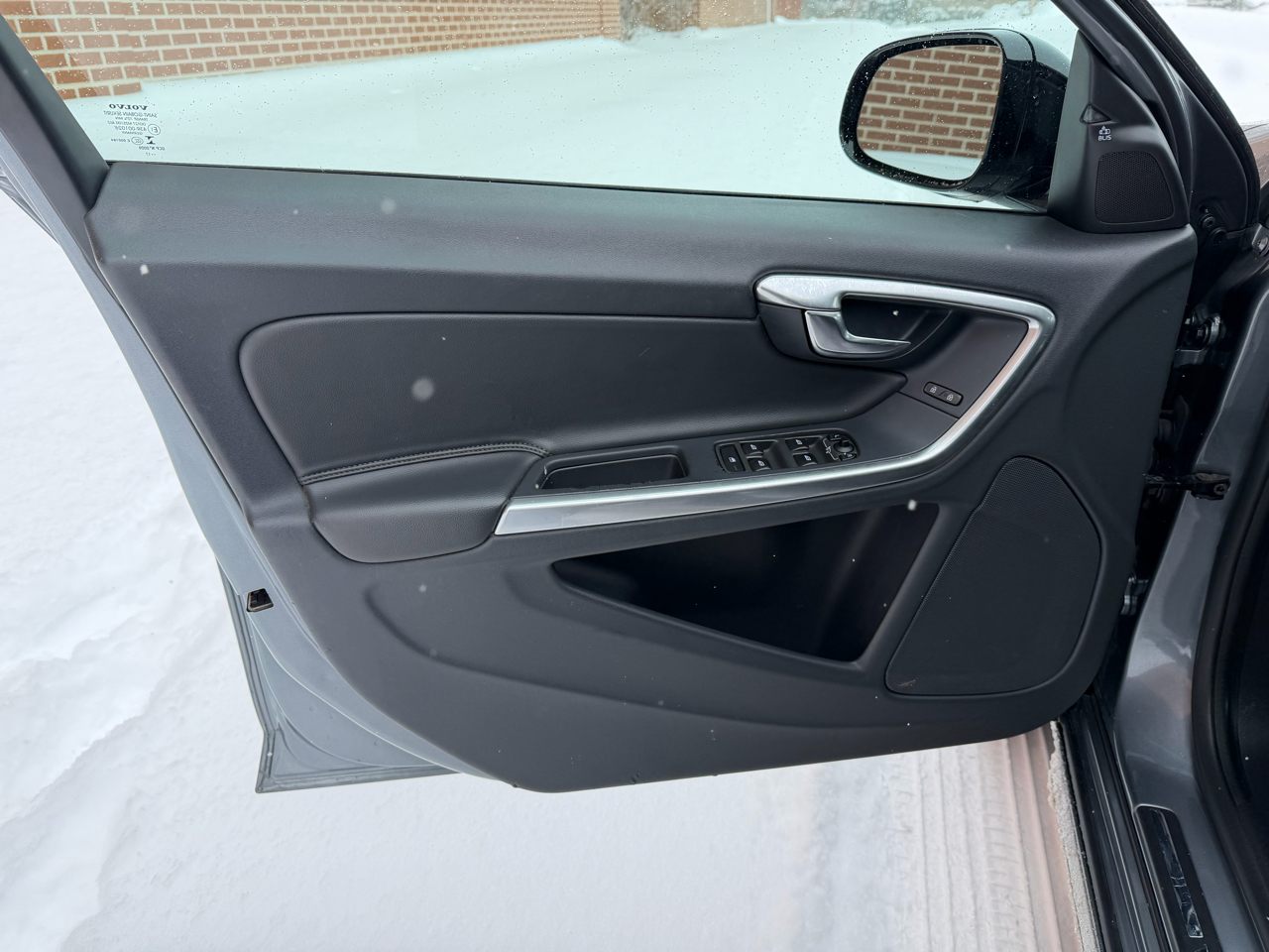 Volvo V60 Cross Country  2018