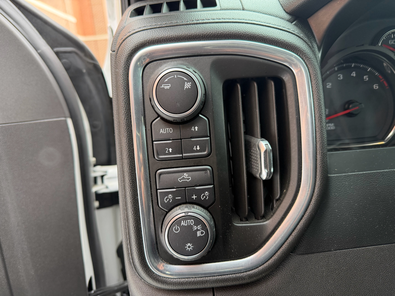 Chevrolet Silverado 1500 Crew Cab Crew Cab 143.5" WB 4WD LT 2019