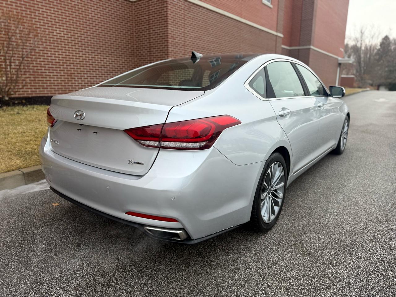 Hyundai Genesis  2015