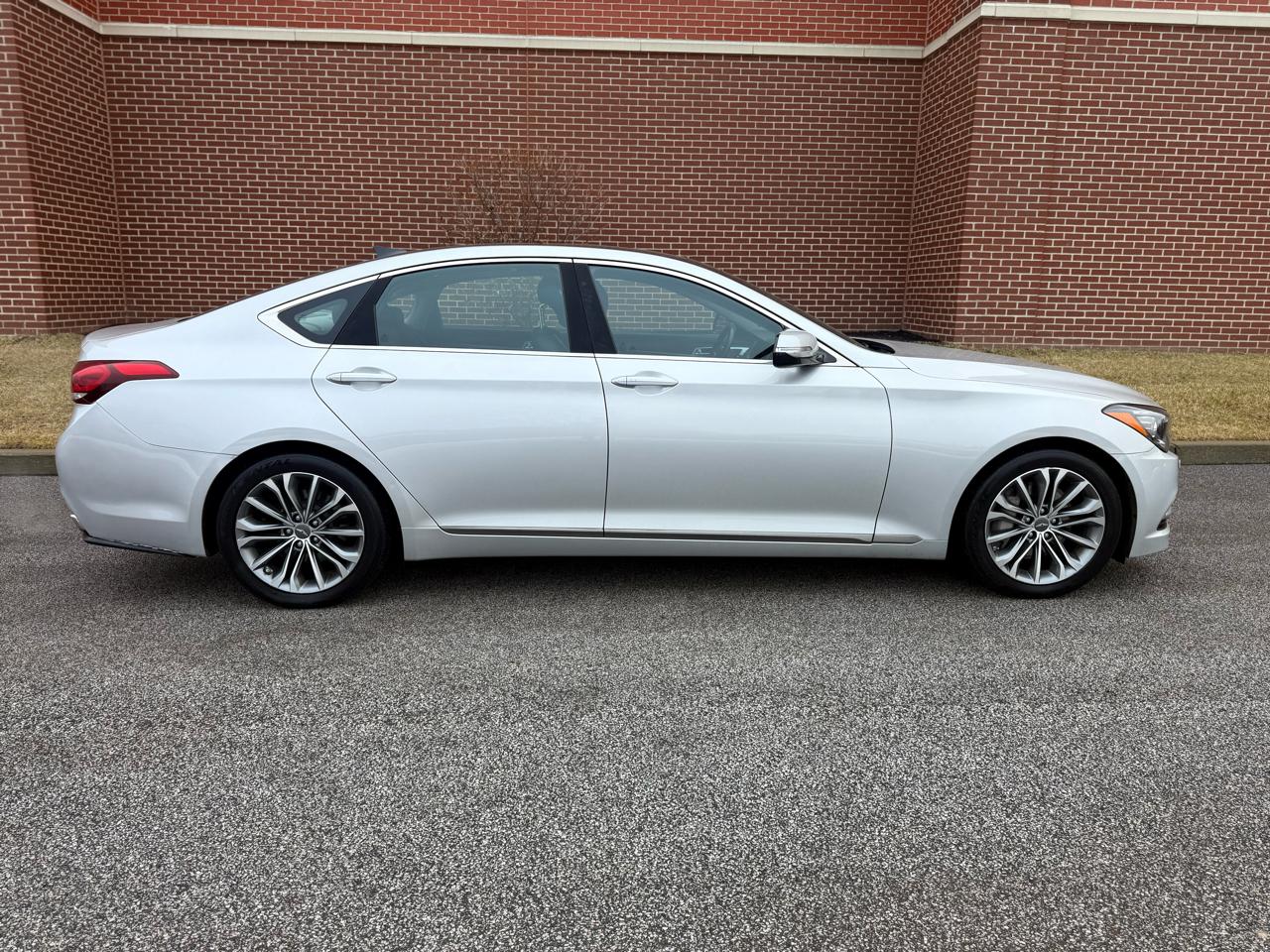 Hyundai Genesis  2015
