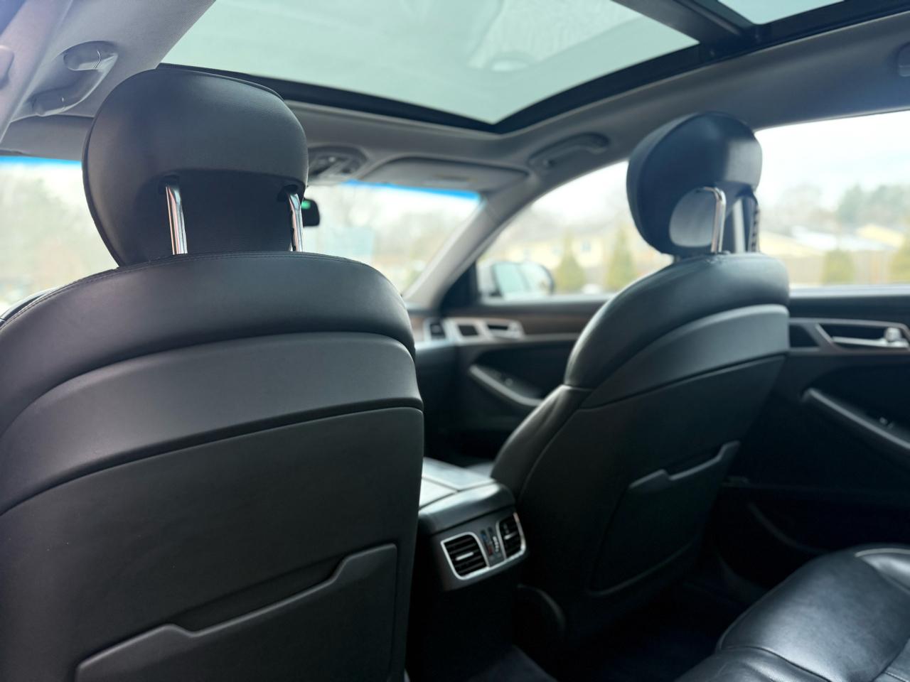 Hyundai Genesis  2015