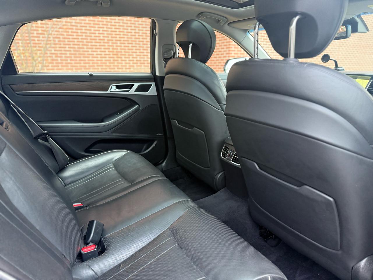 Hyundai Genesis  2015