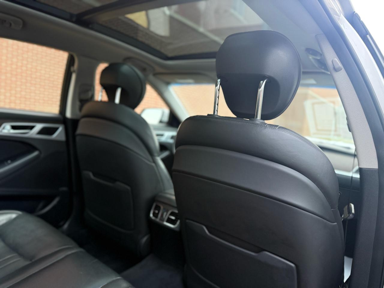 Hyundai Genesis  2015