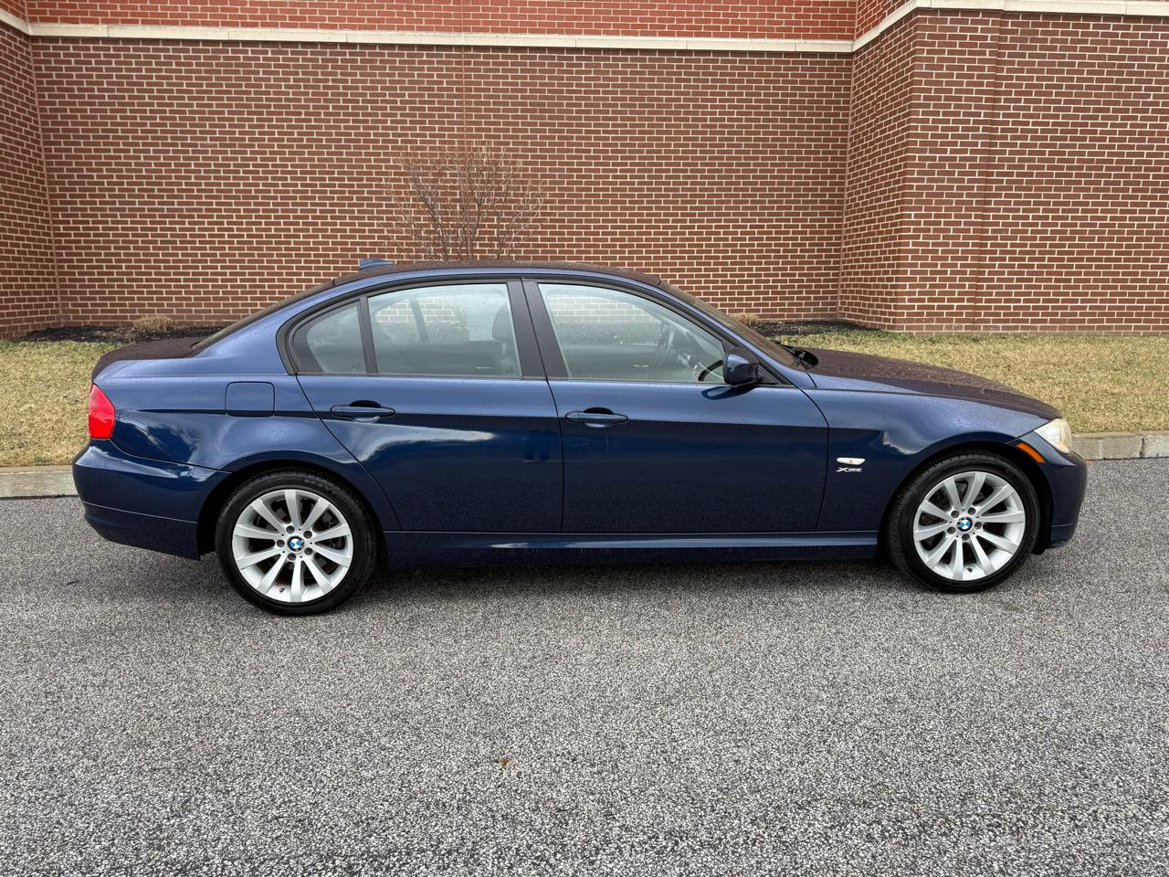 BMW 3-Series  2011